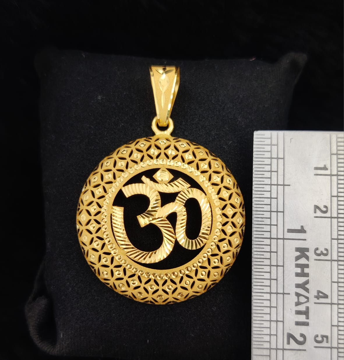 916 Gold Fancy Om Pendant