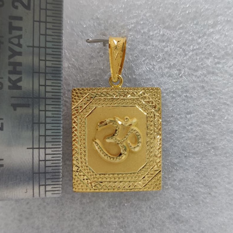 916 Gold Fancy Om Pendant