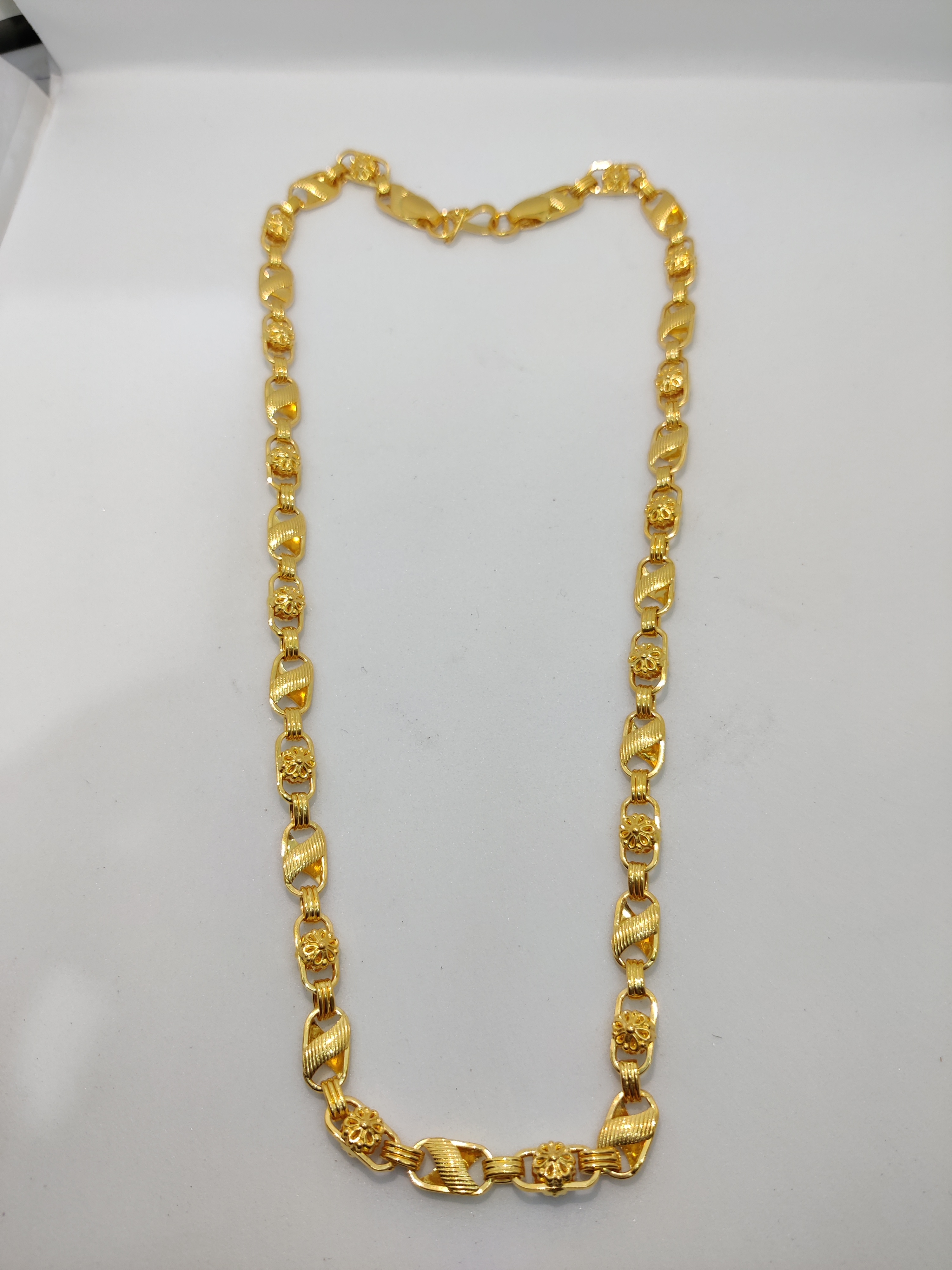 916 Gold Hollow Chain