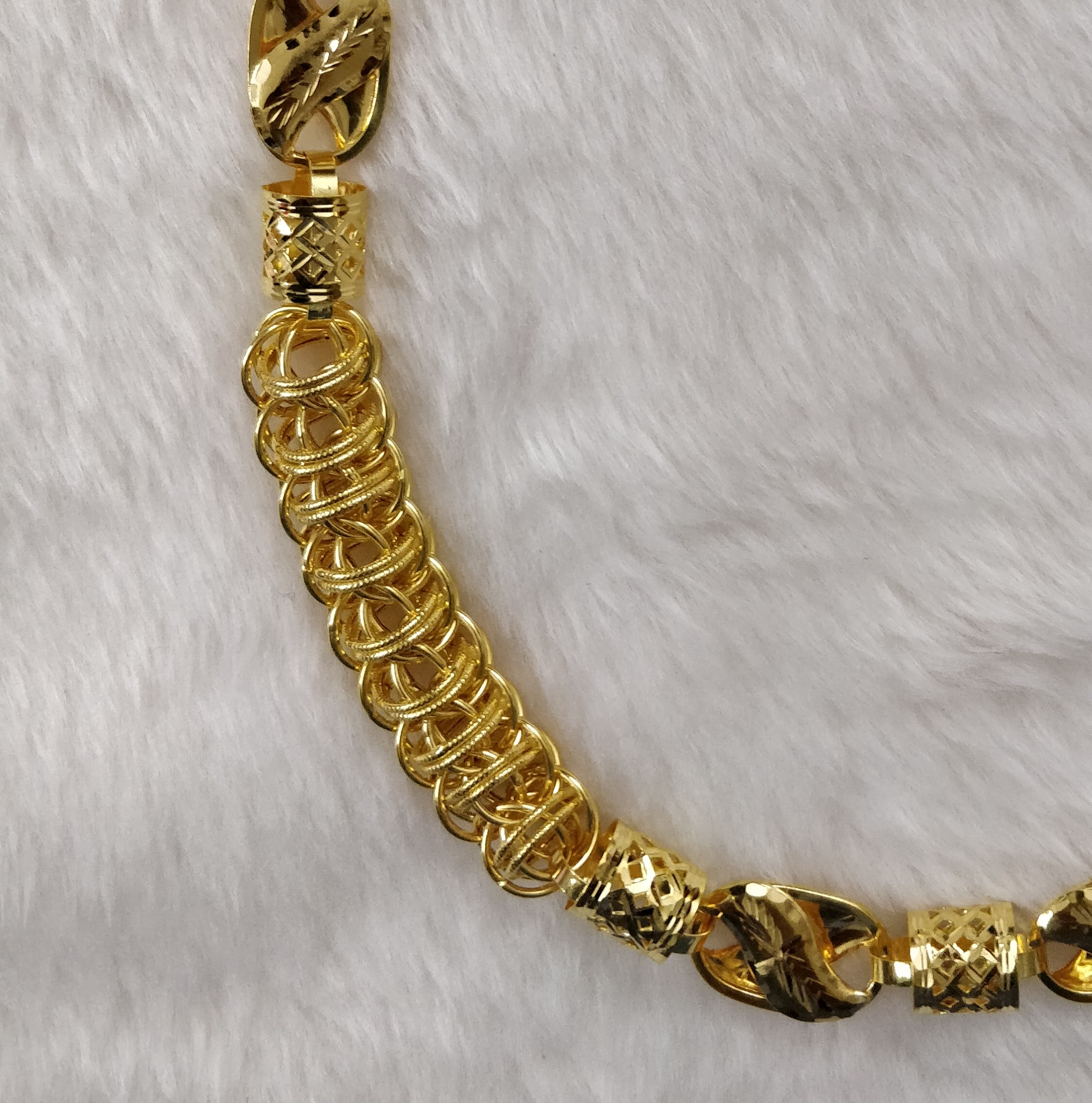 916 Gold Hollow Chain