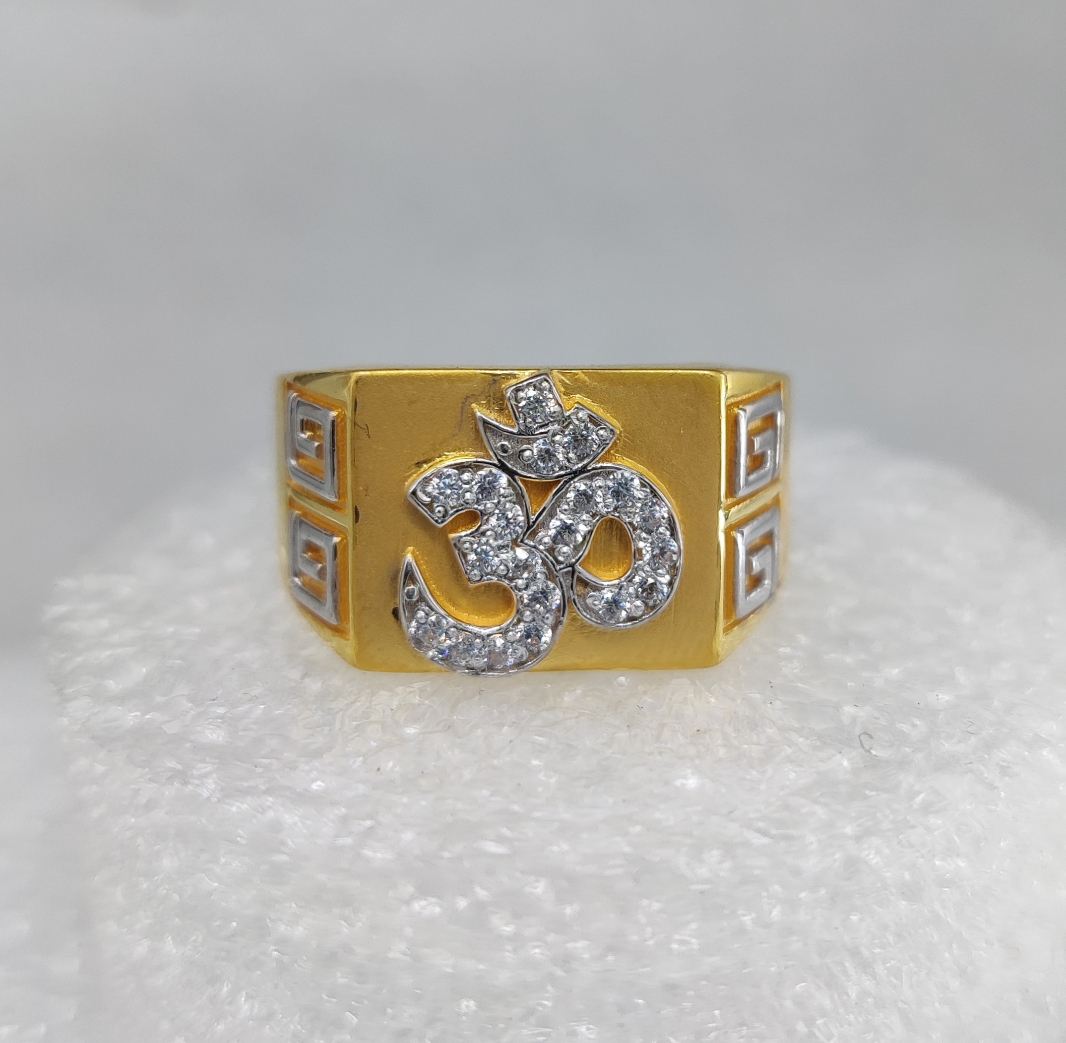 916 Gold Fancy Om Ring