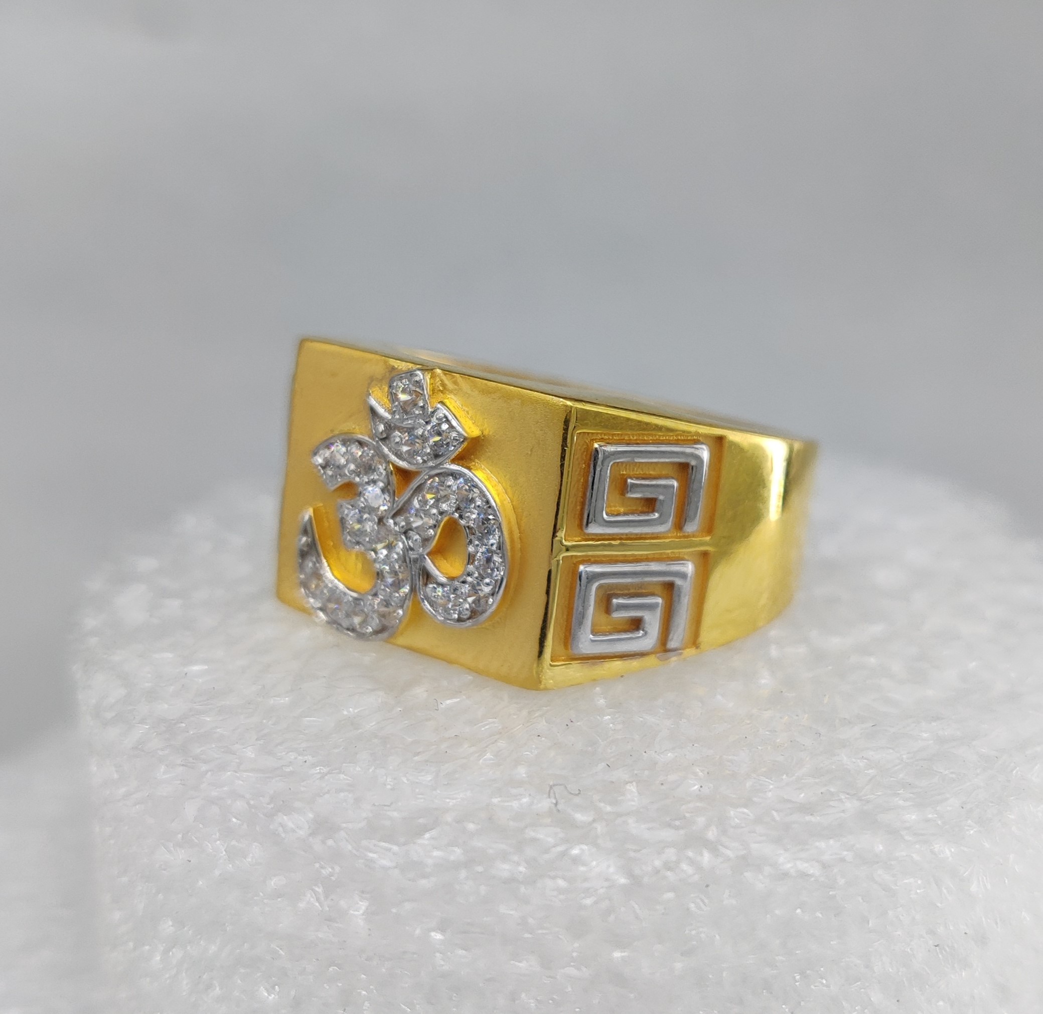916 Gold Fancy Om Ring