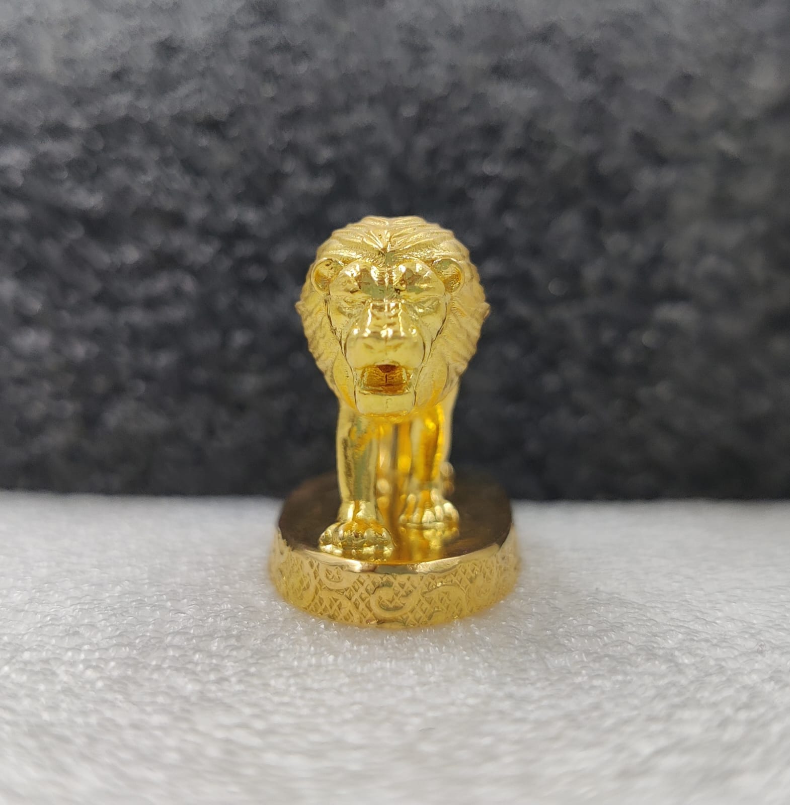 916 Gold Fancy Lione Statue