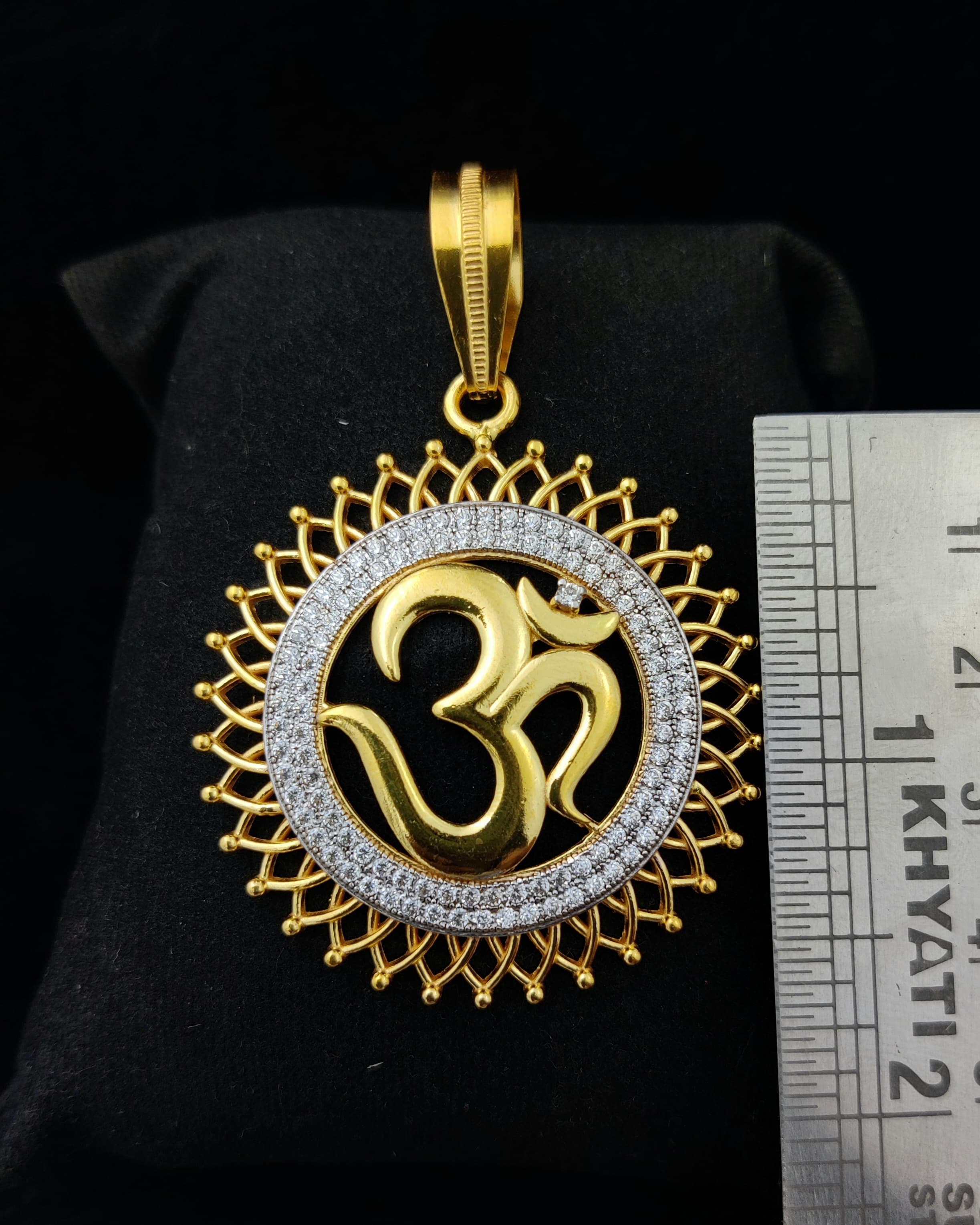 916 Gold Fancy Om Pendant