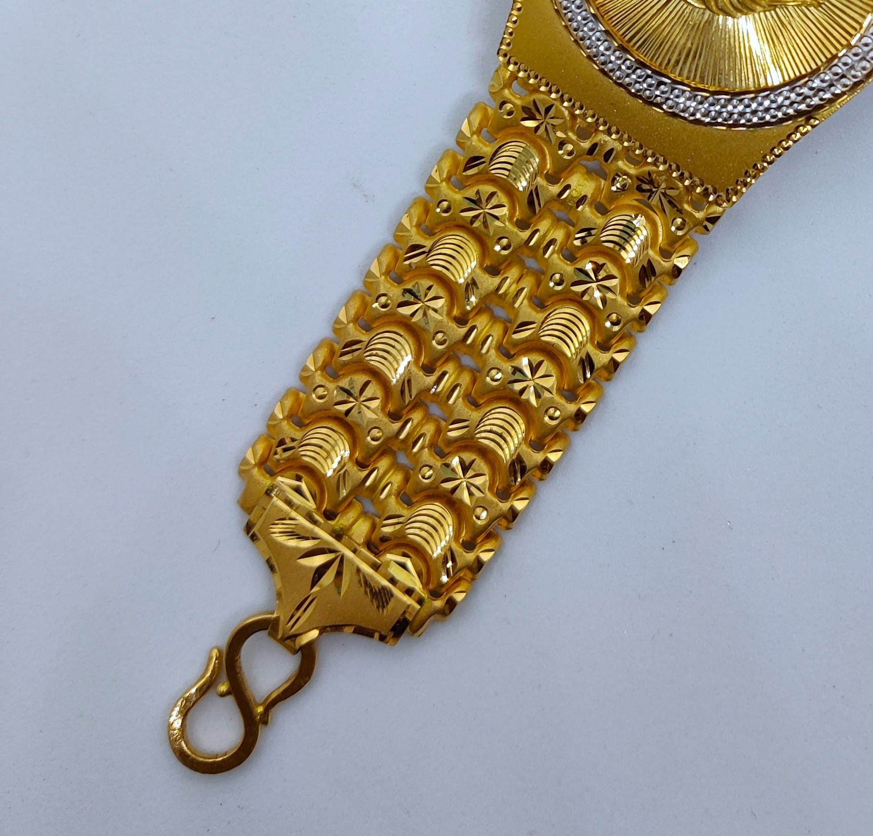 916 Gold Bahubali Lion Face Lucky