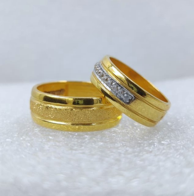 916 Gold Fancy Couple Rings