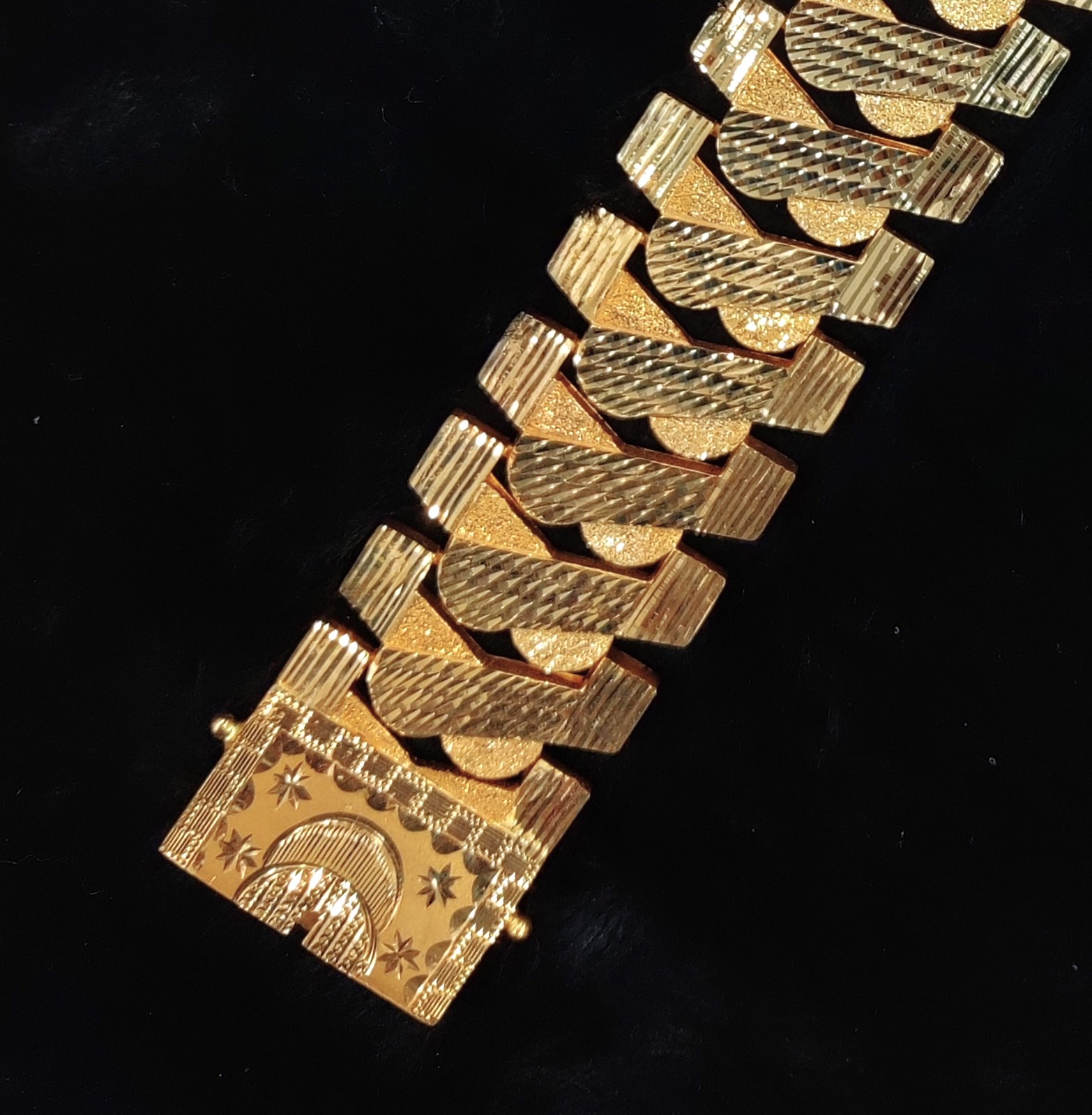 916 Gold Fancy Casting Braclet-9