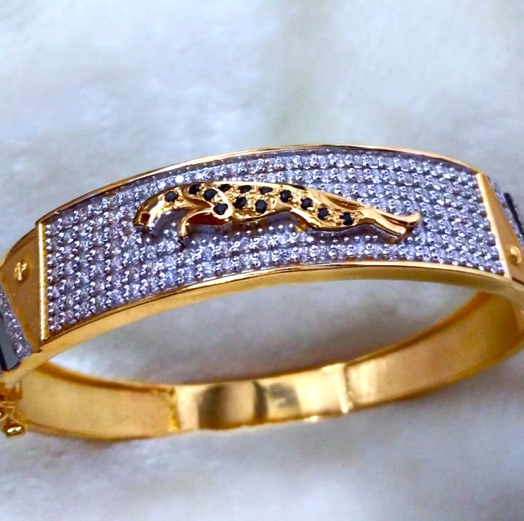 916 Gold Fancy Jeguar Gent's Kada-16