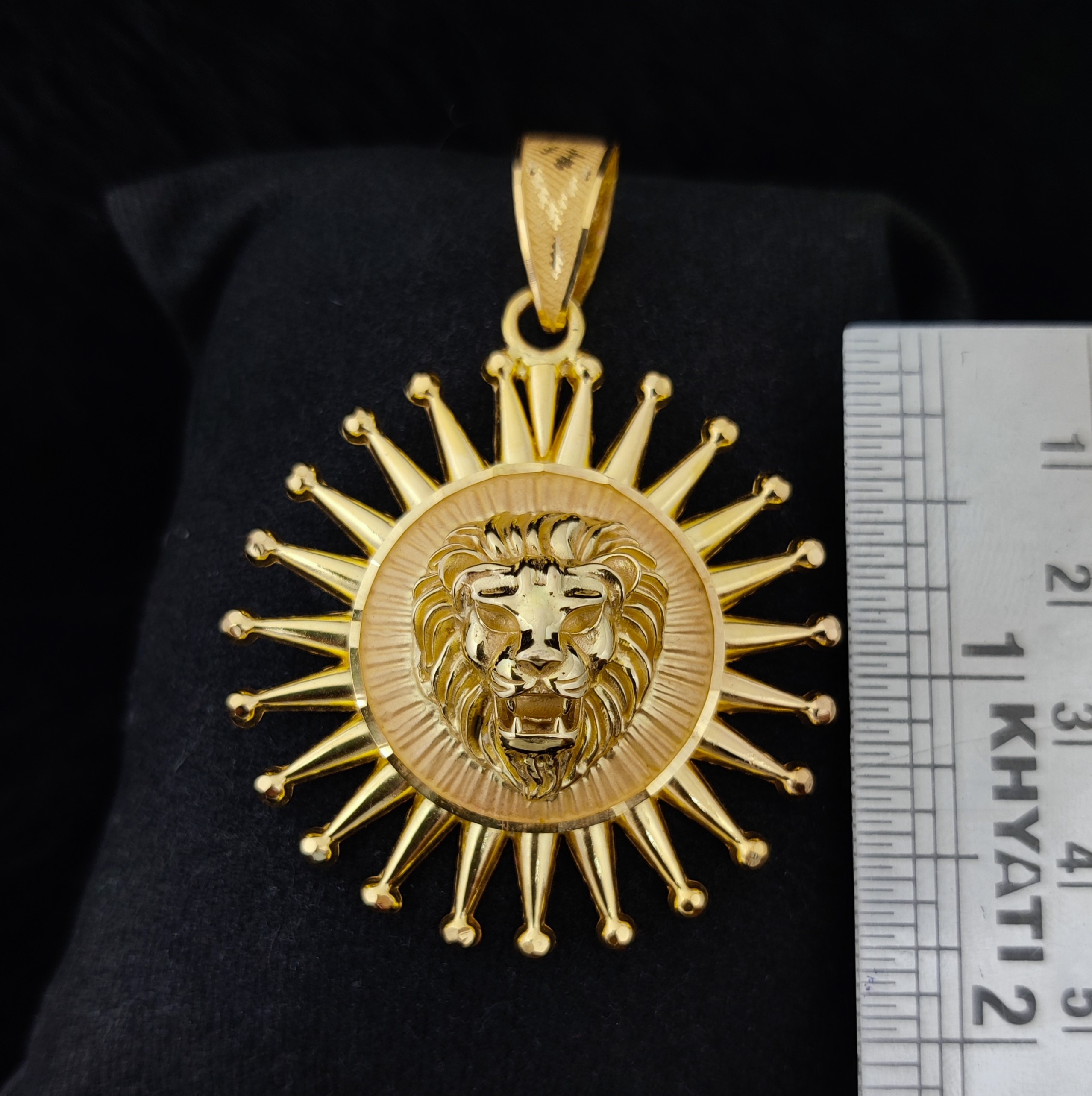 916 Gold Fancy Lion Face Pendant-59