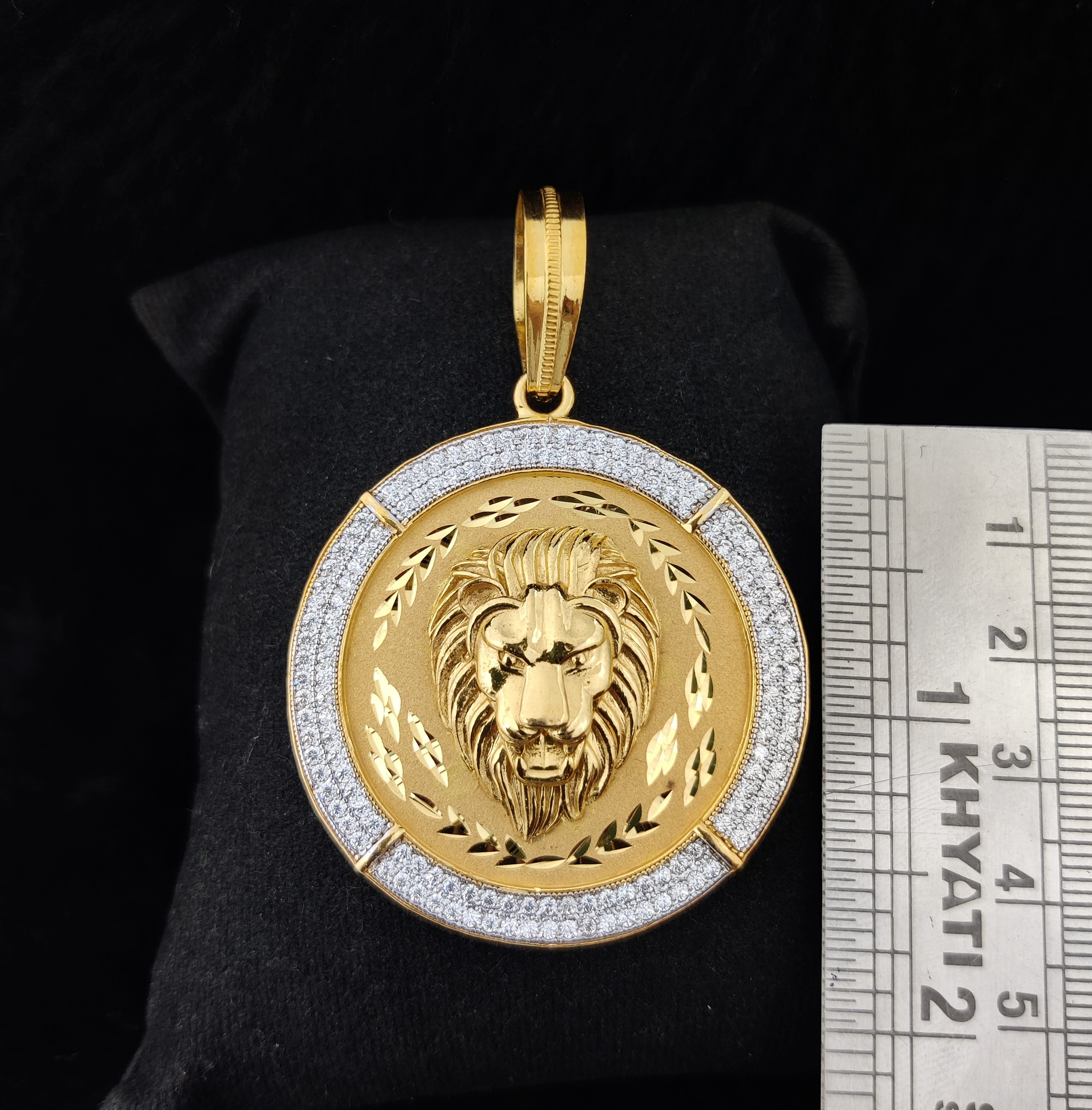 916 Gold Fancy Lion Face Pendant-60