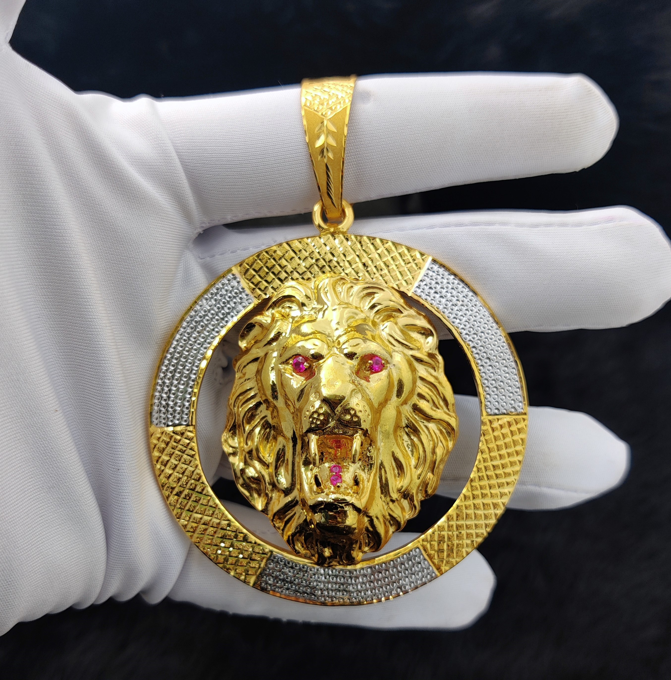 916 Gold Fancy Lion Face Pendant-61