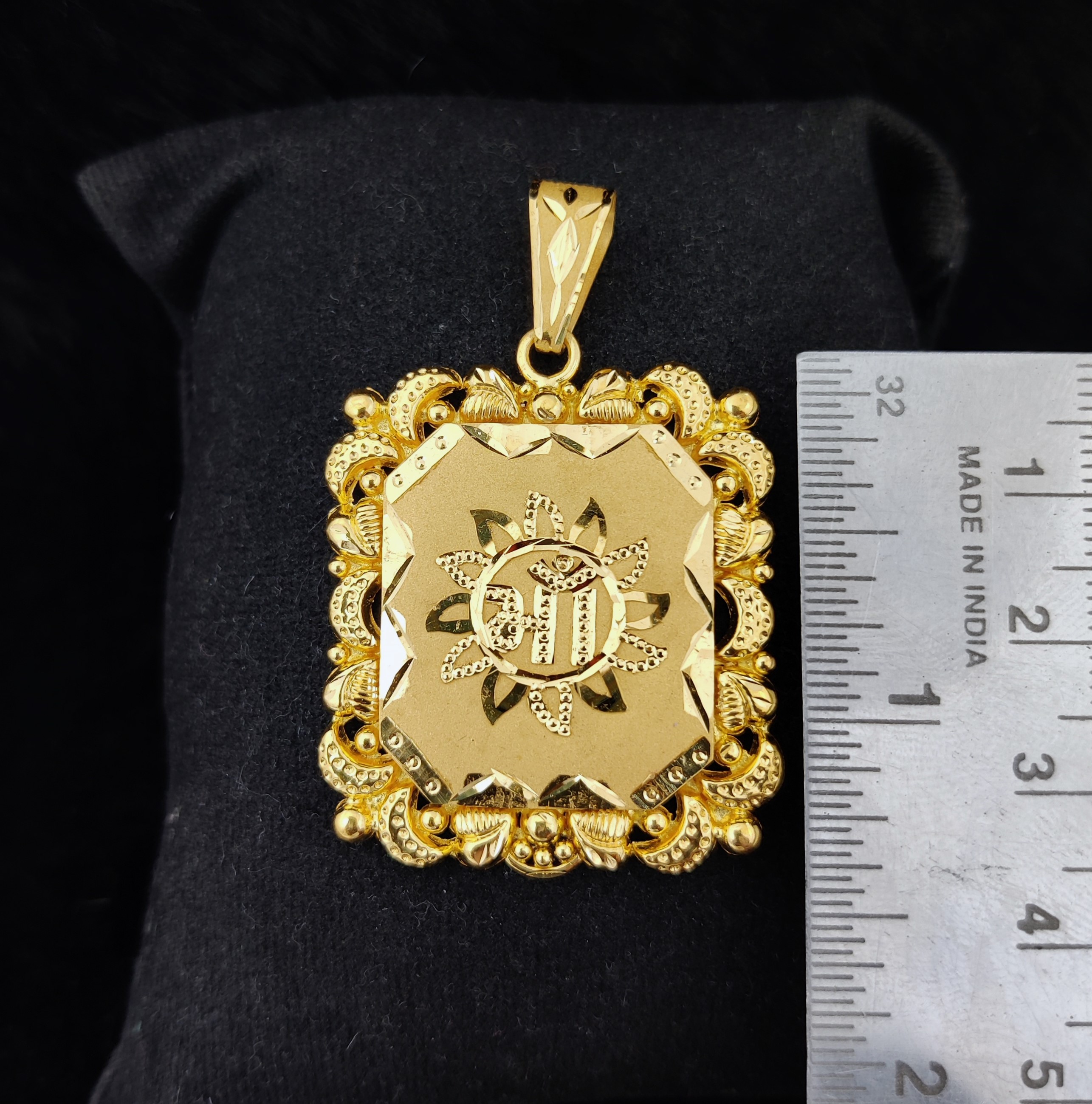 916 Gold Fancy Maa Pendant