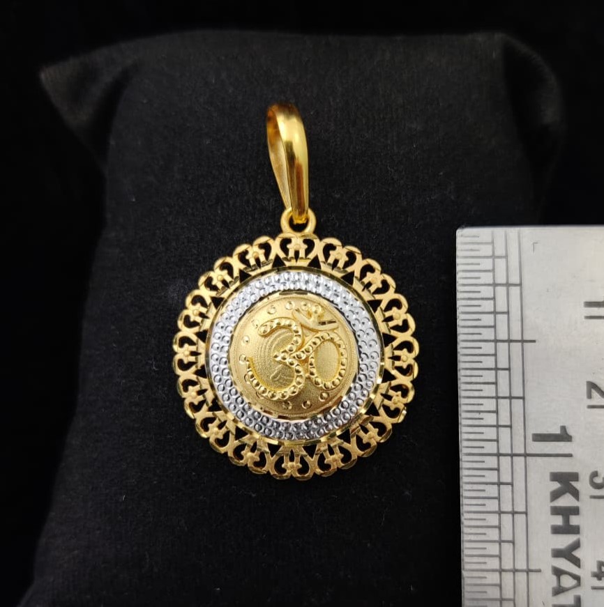 916 Gold Fancy Om Pendant