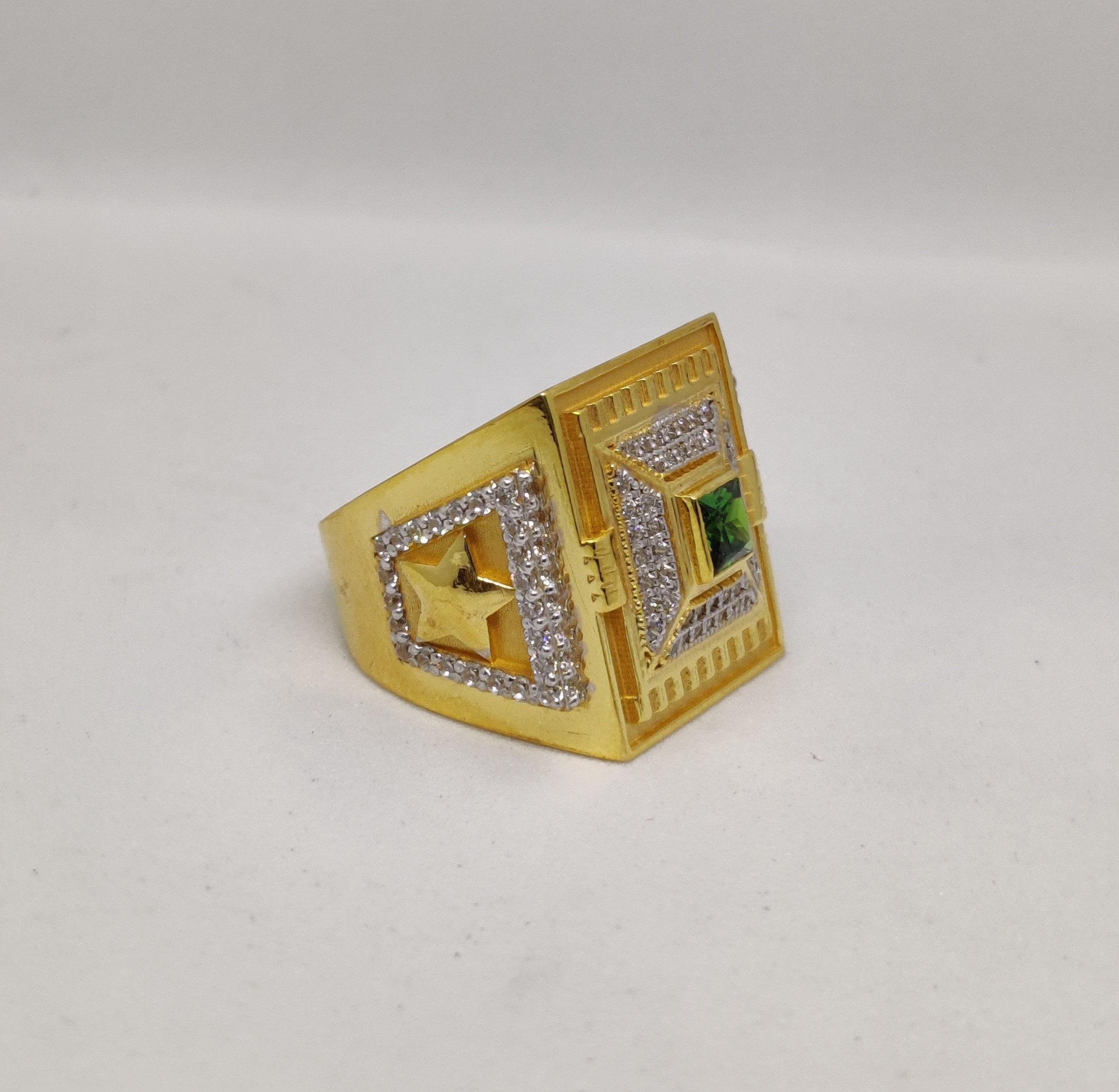 916 Gold Fancy Gent's Ring