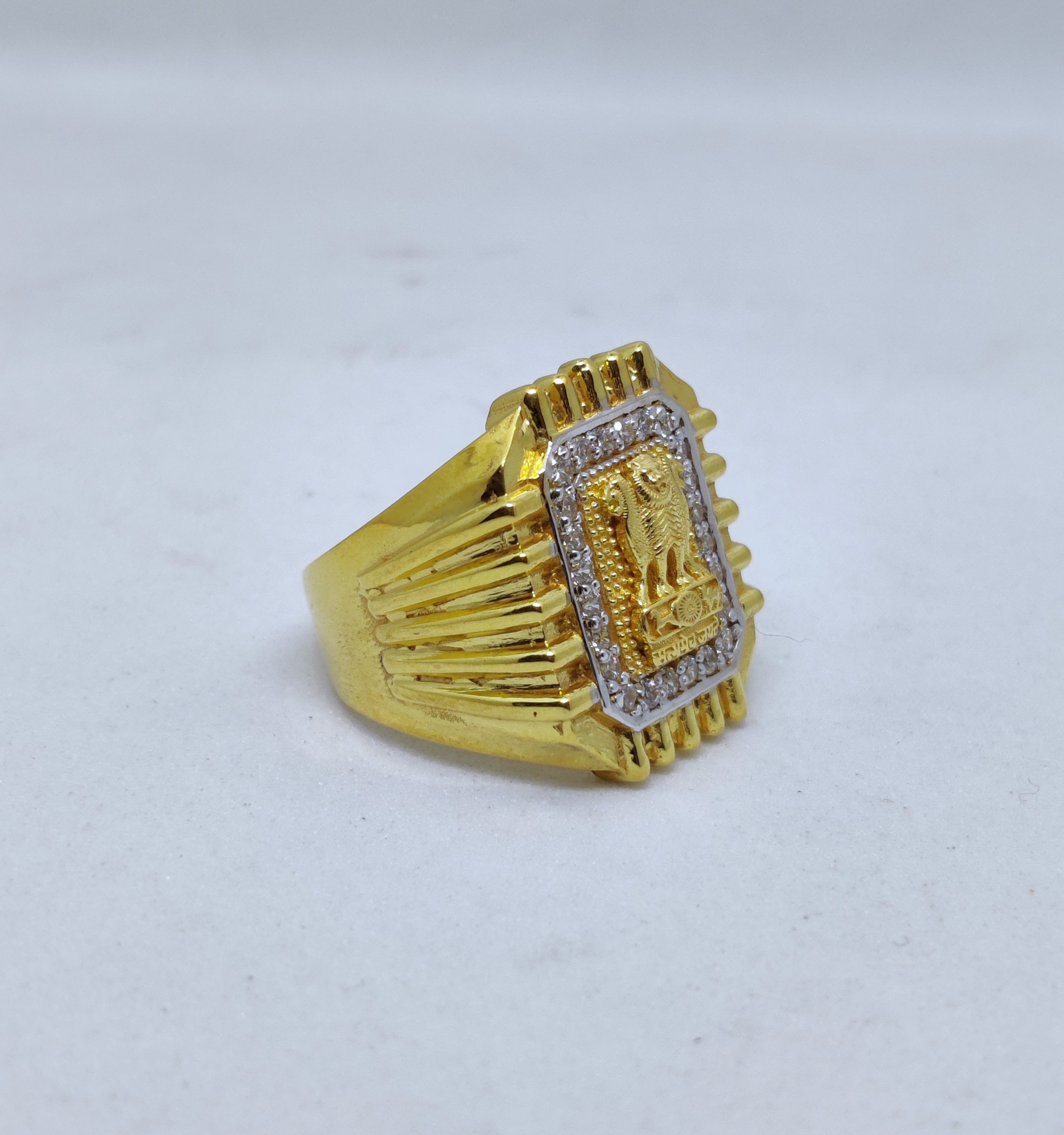 916 Gold Fancy Gent's Ring