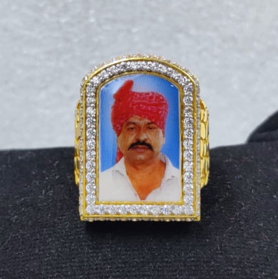 916 Gold Fancy Gent's Photo Ring