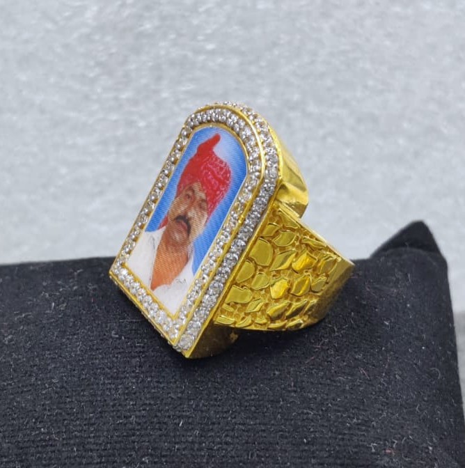 916 Gold Fancy Gent's Photo Ring