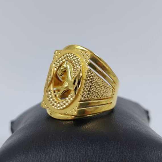 916 Gold Fancy Horse Ring