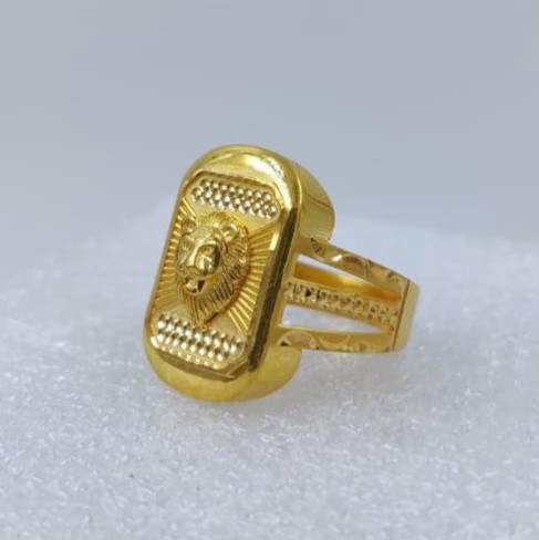 916 Gold Fancy Lion Face Ring