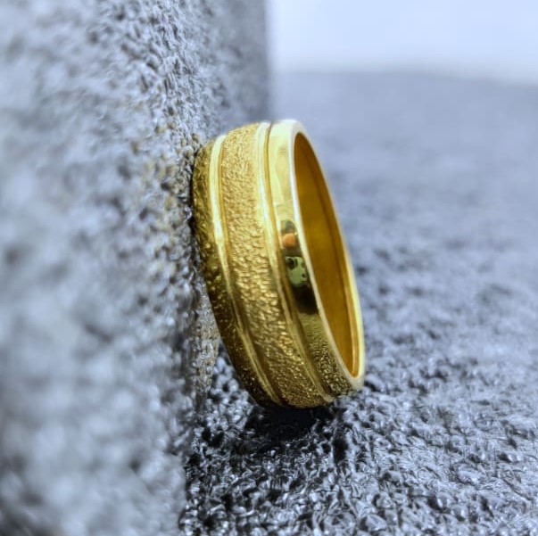916 Gold Fancy Gent's Ring Band