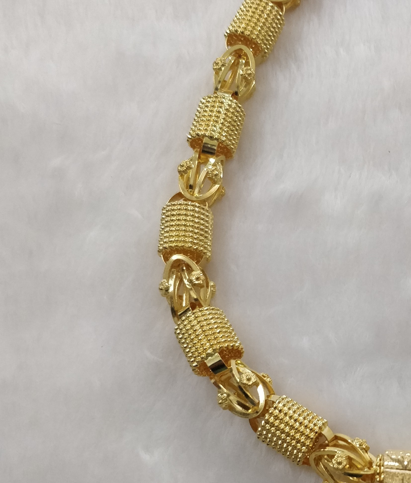 916 Gold Fancy Hollow Chain & Pendant