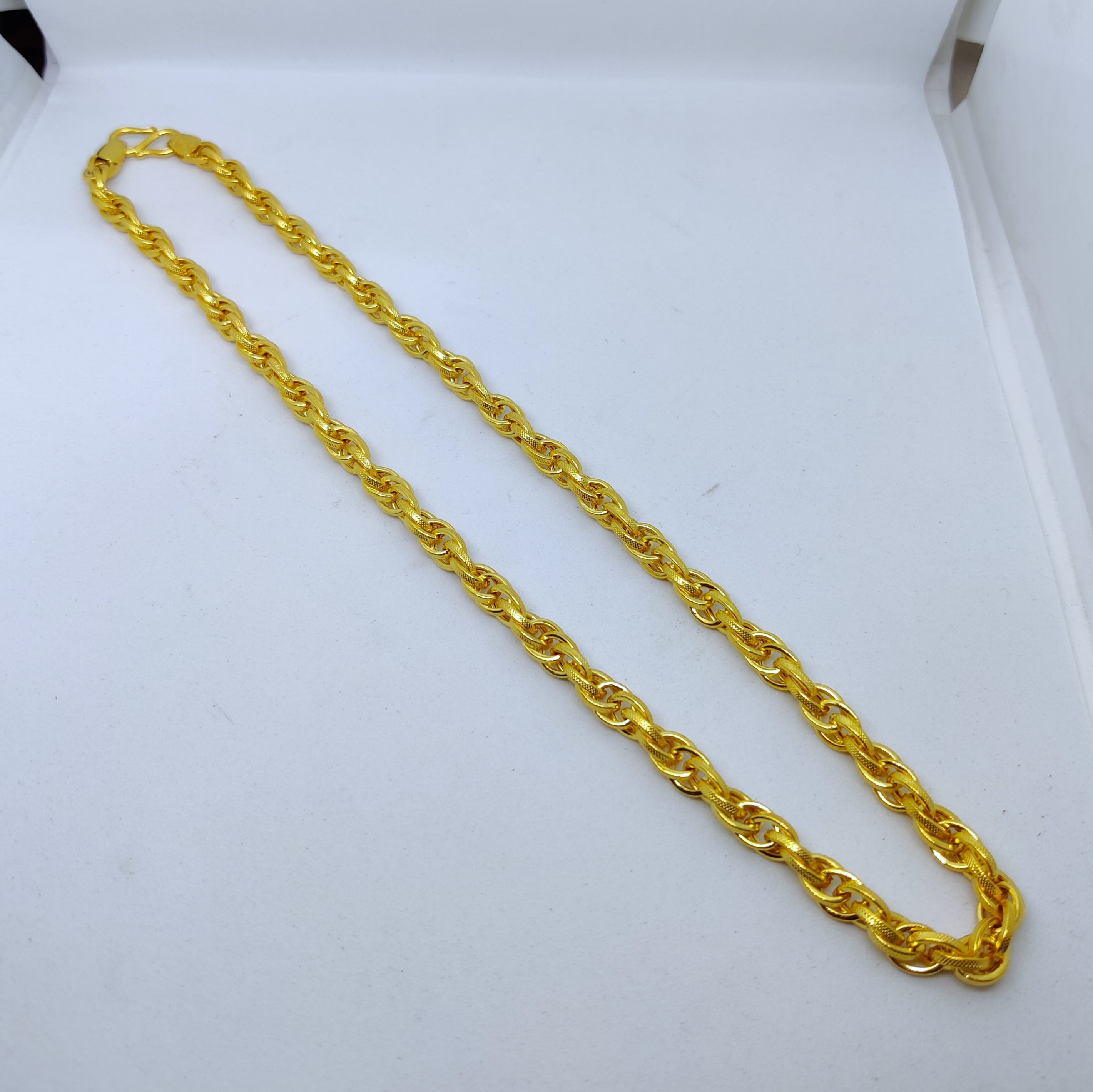 916 Gold Hollow Chain