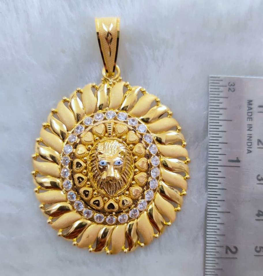 916 Gold Fancy Lion Face Pendant
