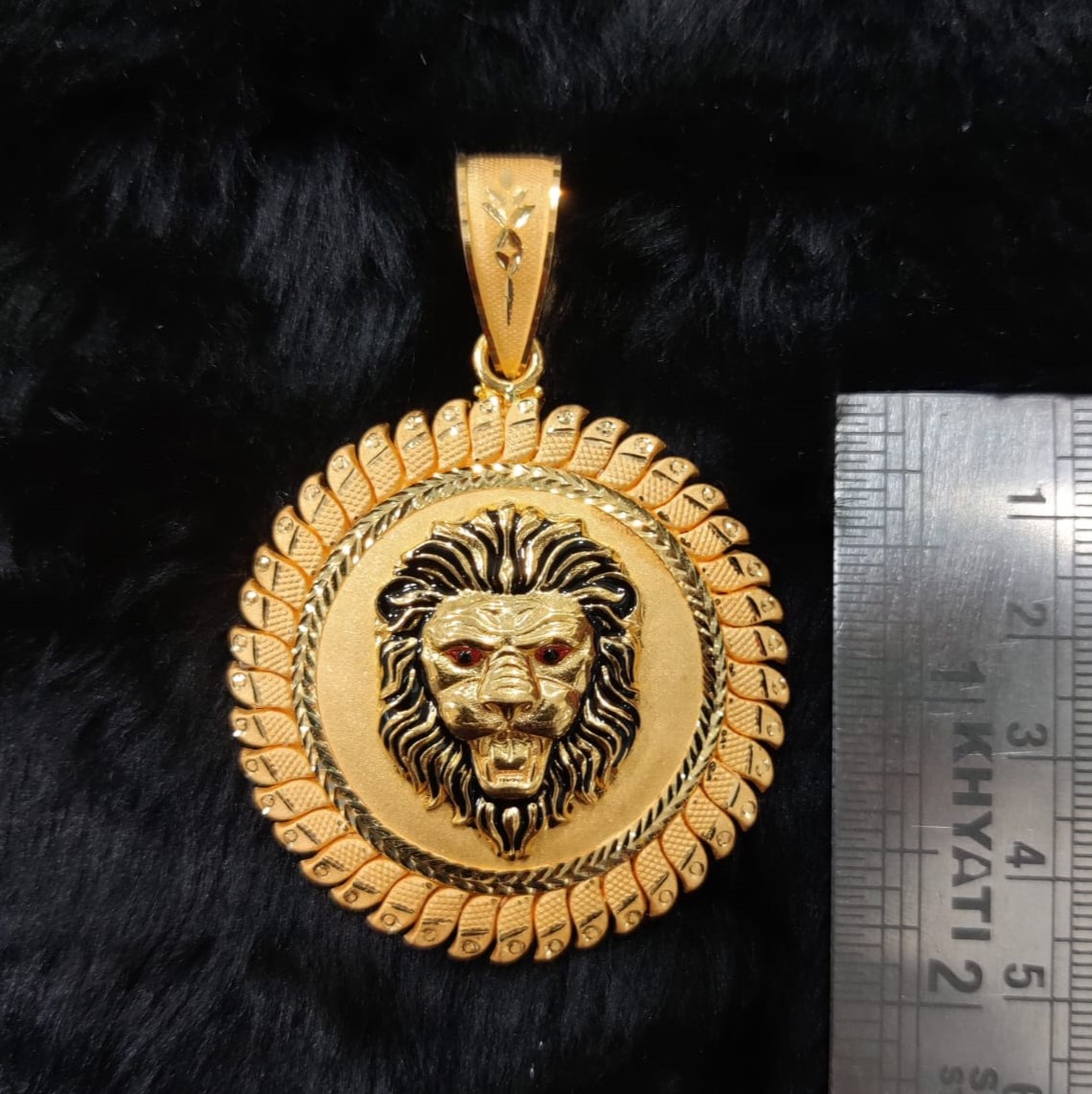 916 Gold Fancy Lion Face Pendant