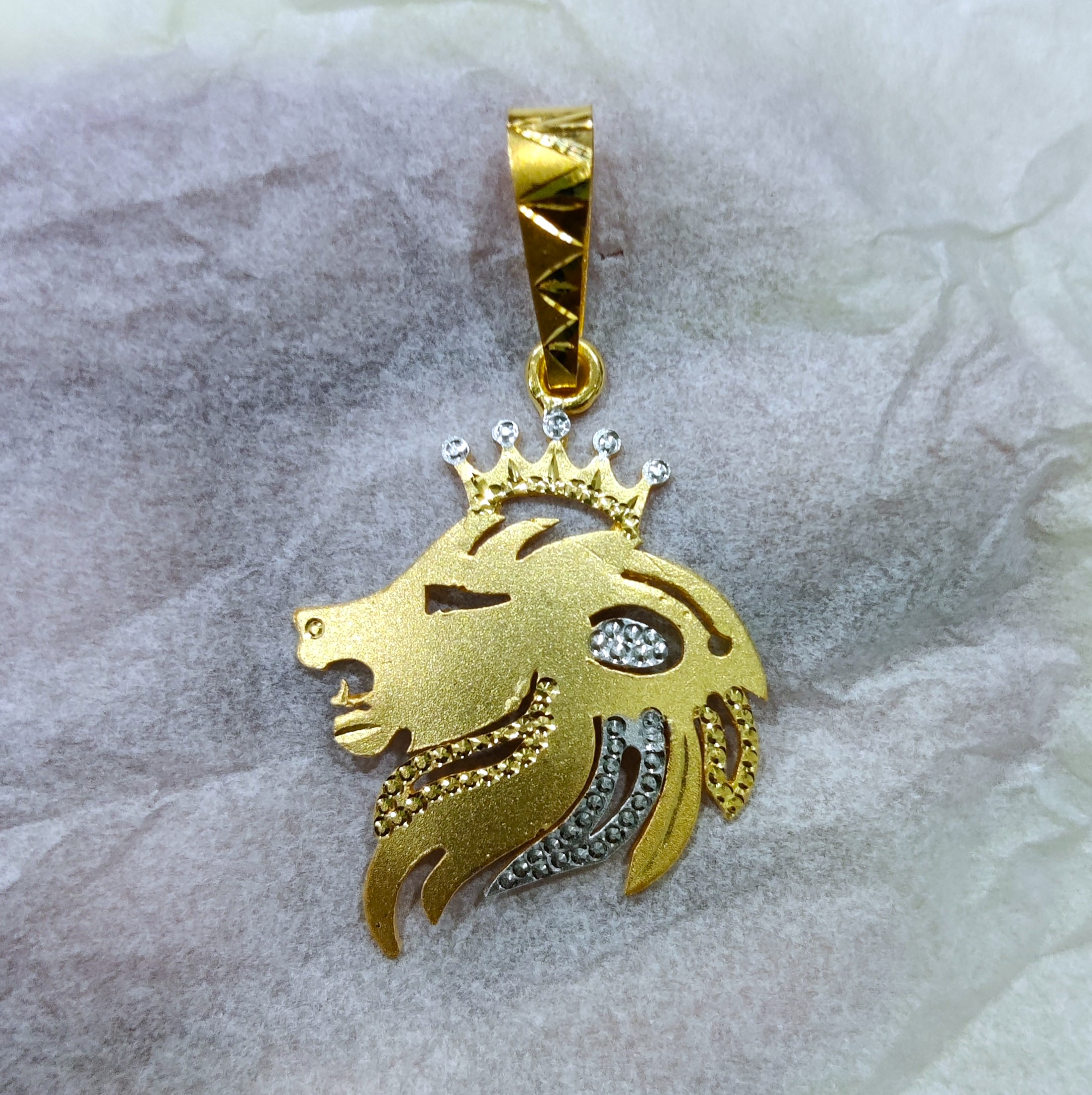 916 Gold Fancy Lion Face Pendant-44