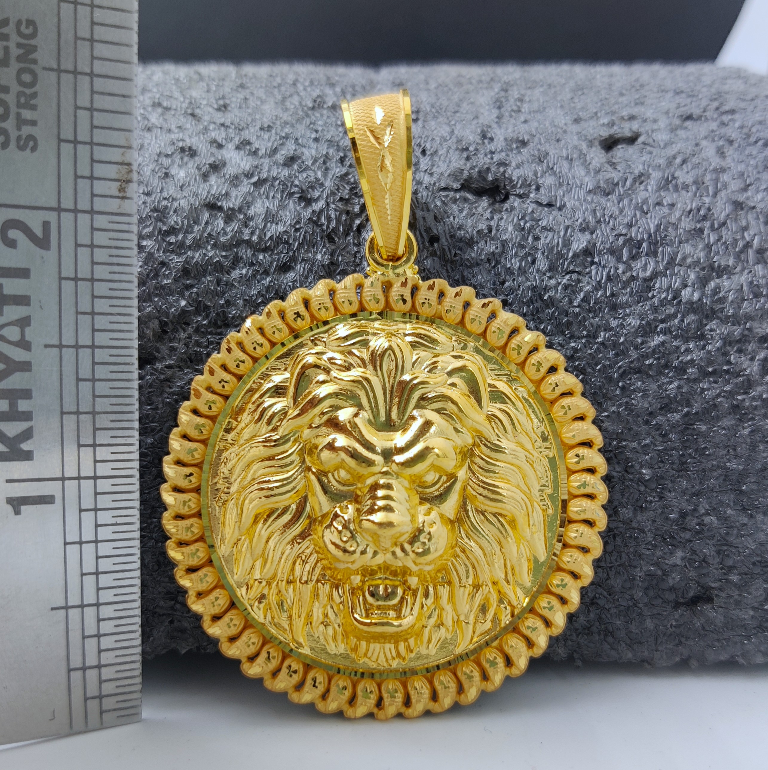 916 Gold Fancy Lion Face Pendant-47