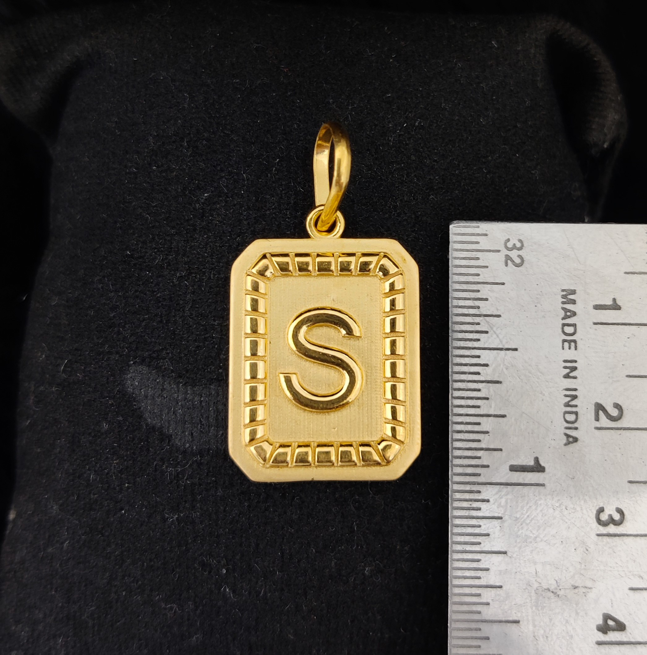 916 Gold Fancy "S" Latter Named Pendant-50
