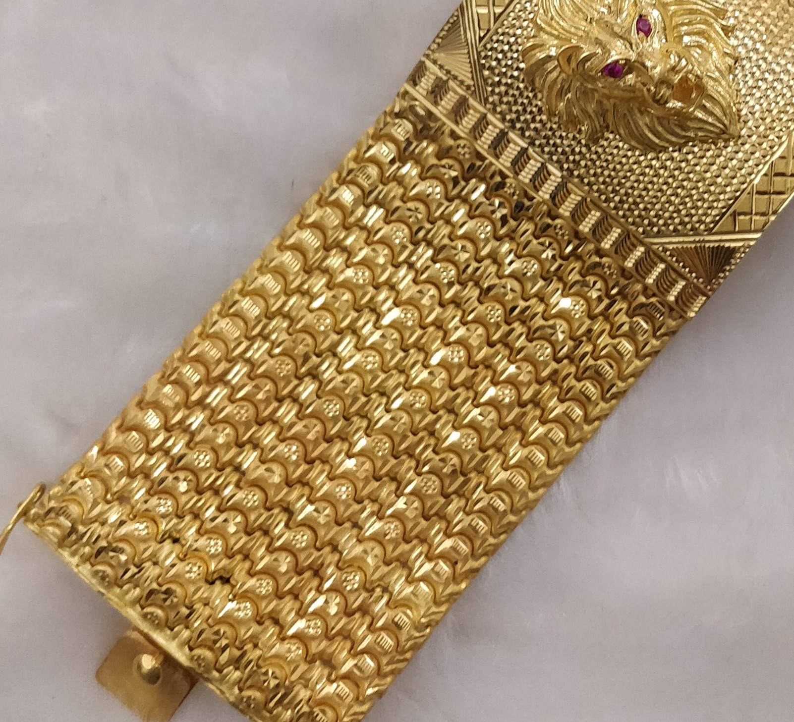 916 Gold Fancy Lione Face lucky