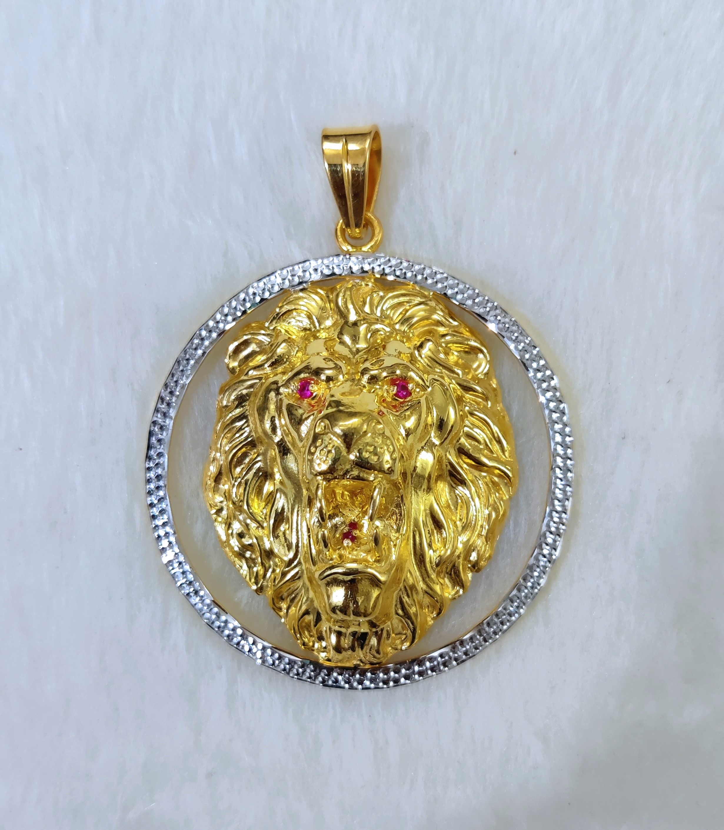 916 Gold Fancy Lione Face Pendant