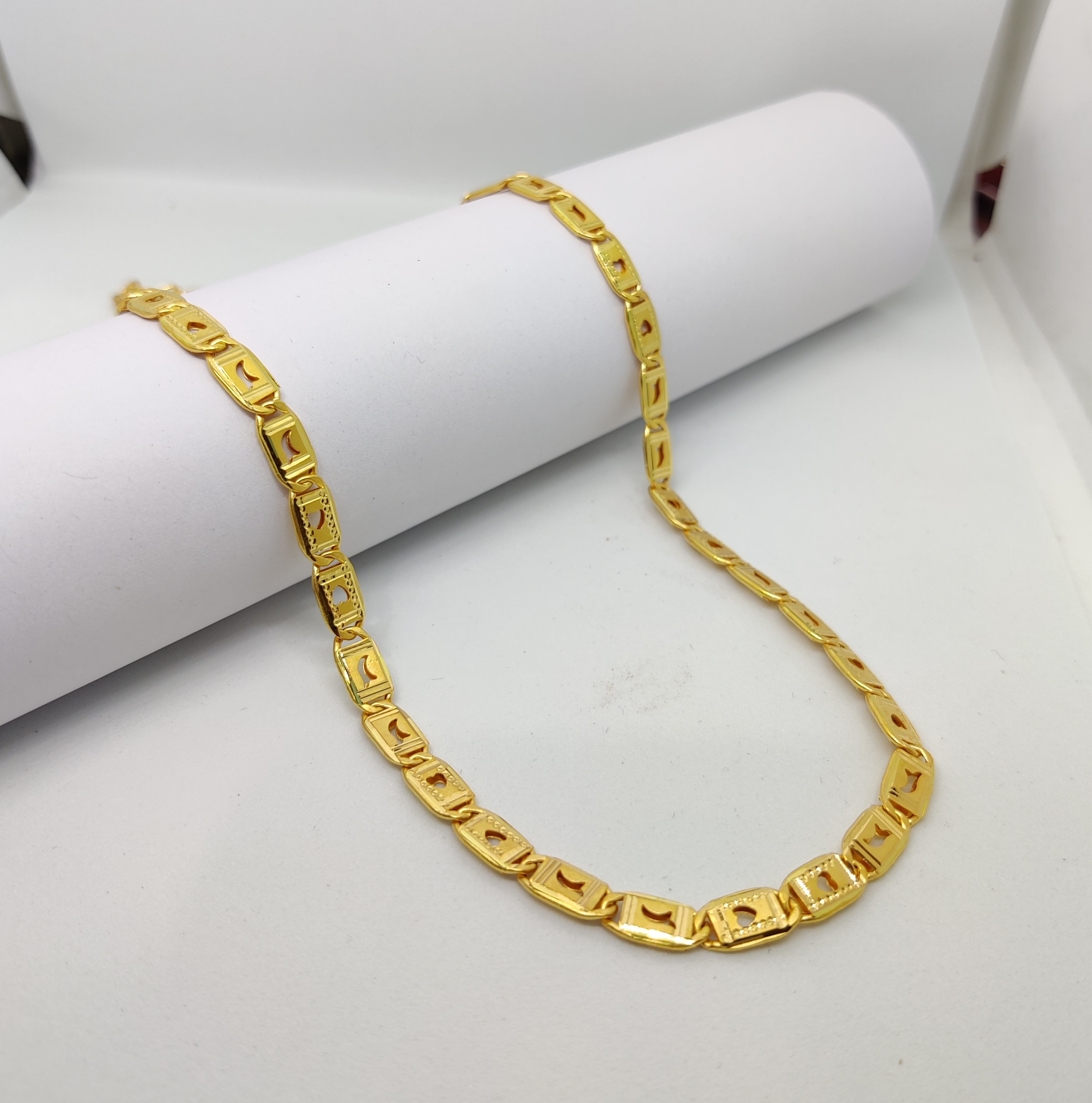 916 Gold Fancy Hollow Navabi Chain