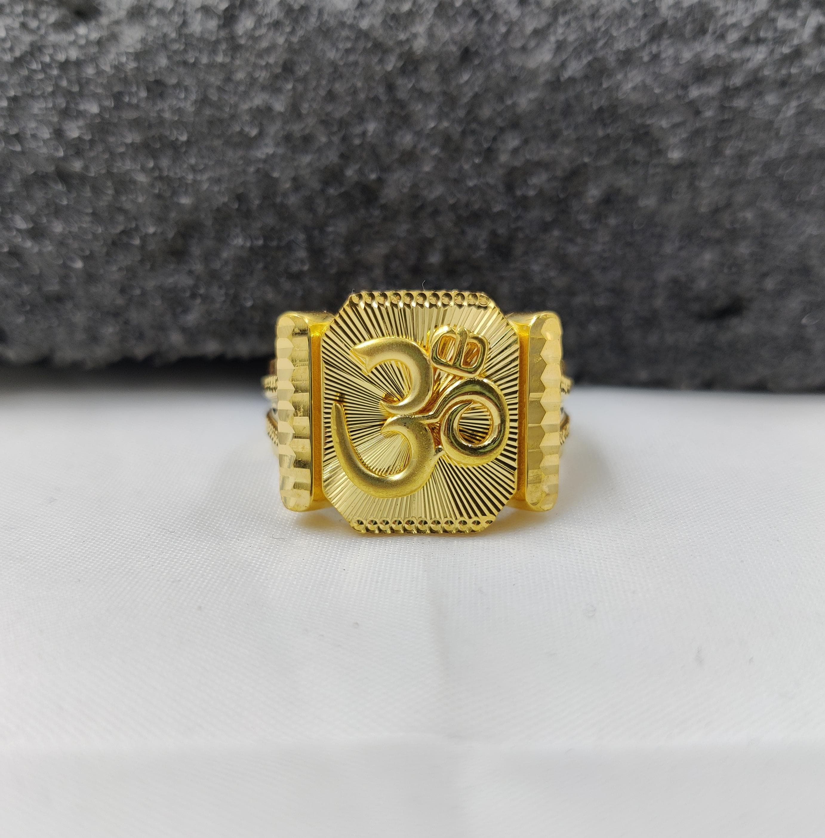 916 Gold Fancy Gold Om Ring