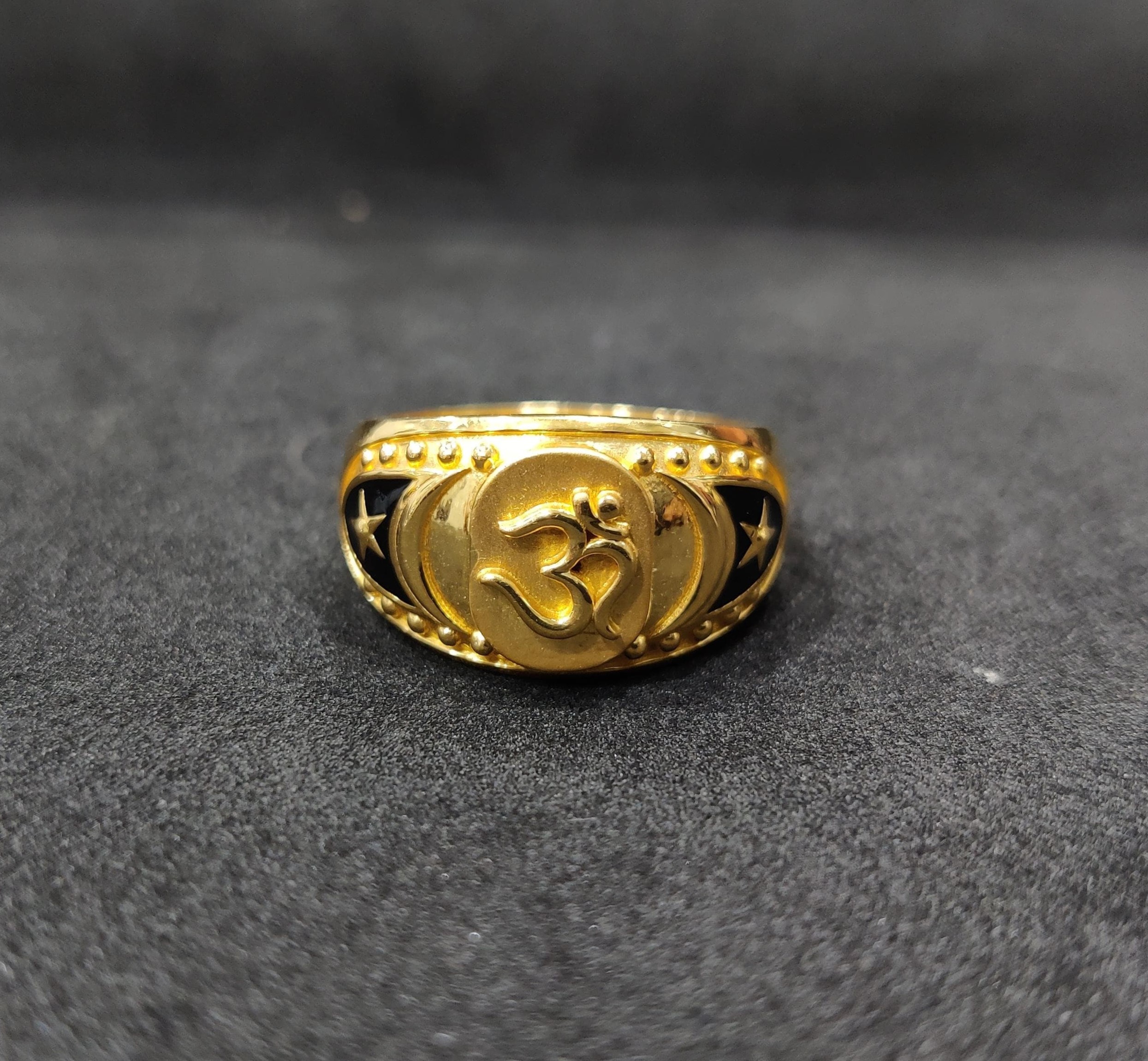 916 Gold Fancy Om Ring
