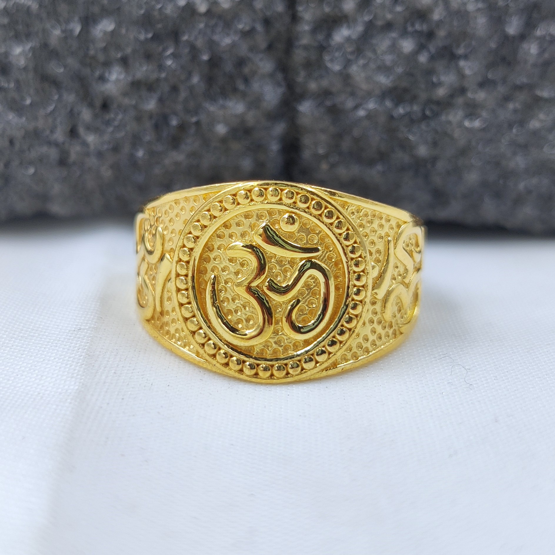 916 Gold Fancy Om Ring