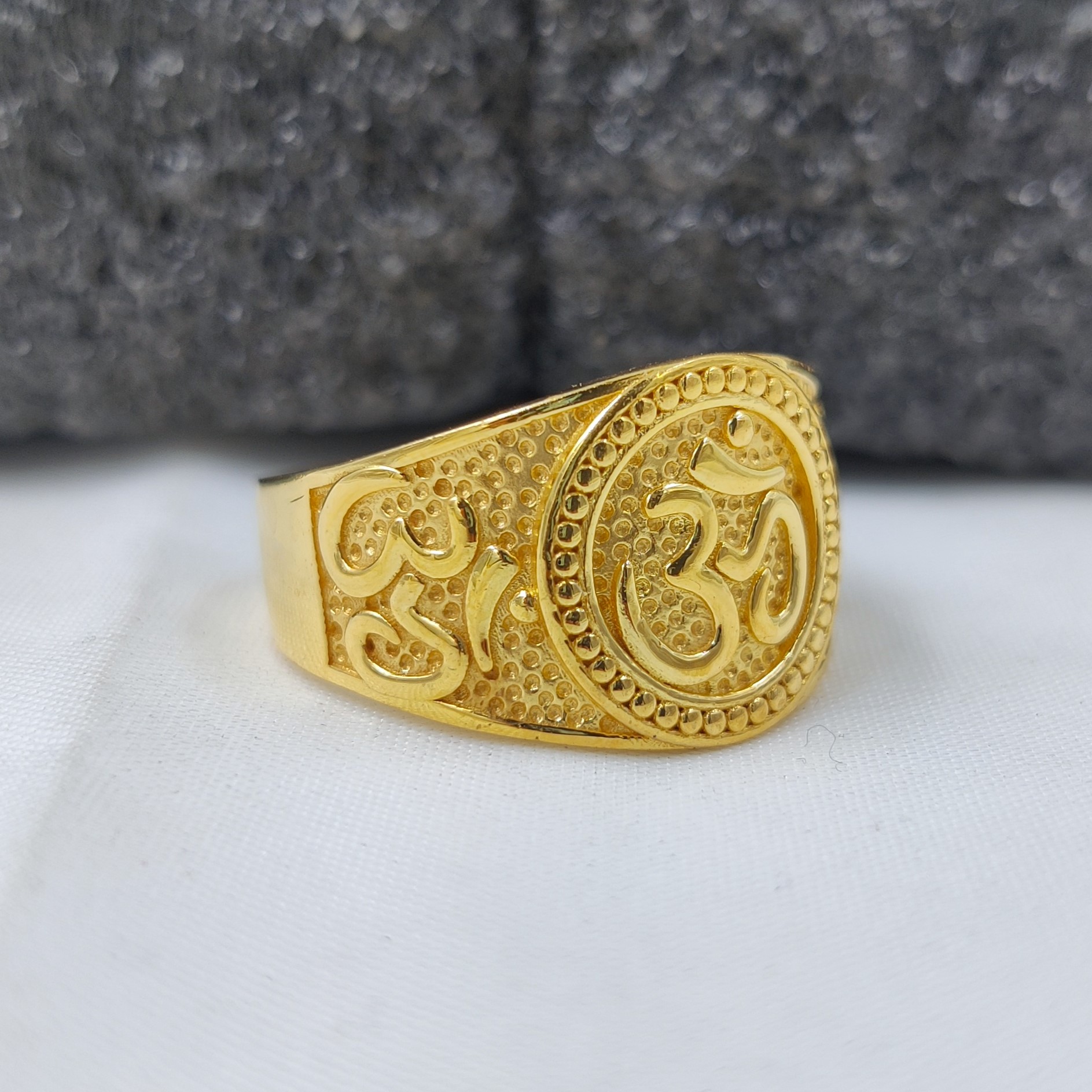 916 Gold Fancy Om Ring