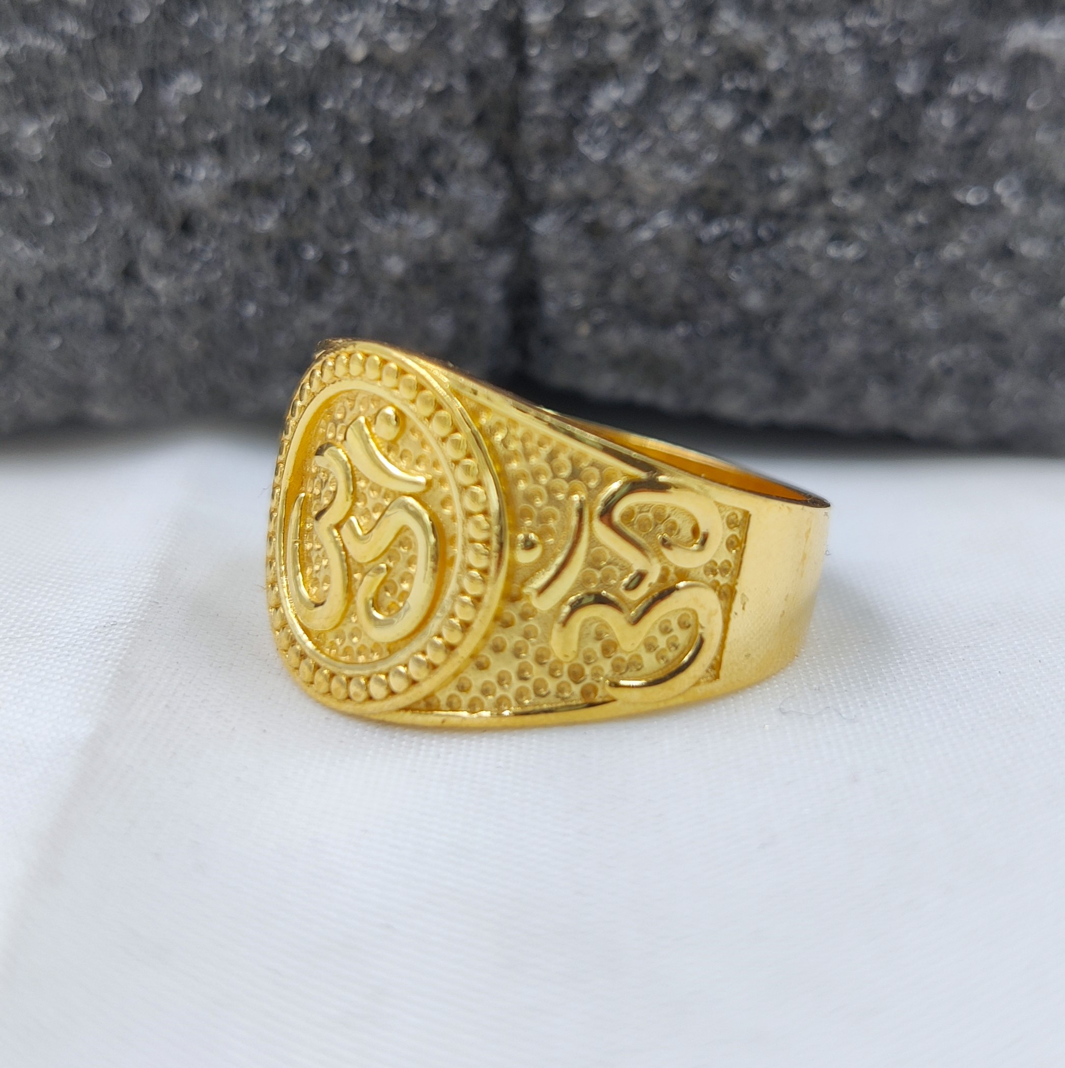 916 Gold Fancy Om Ring