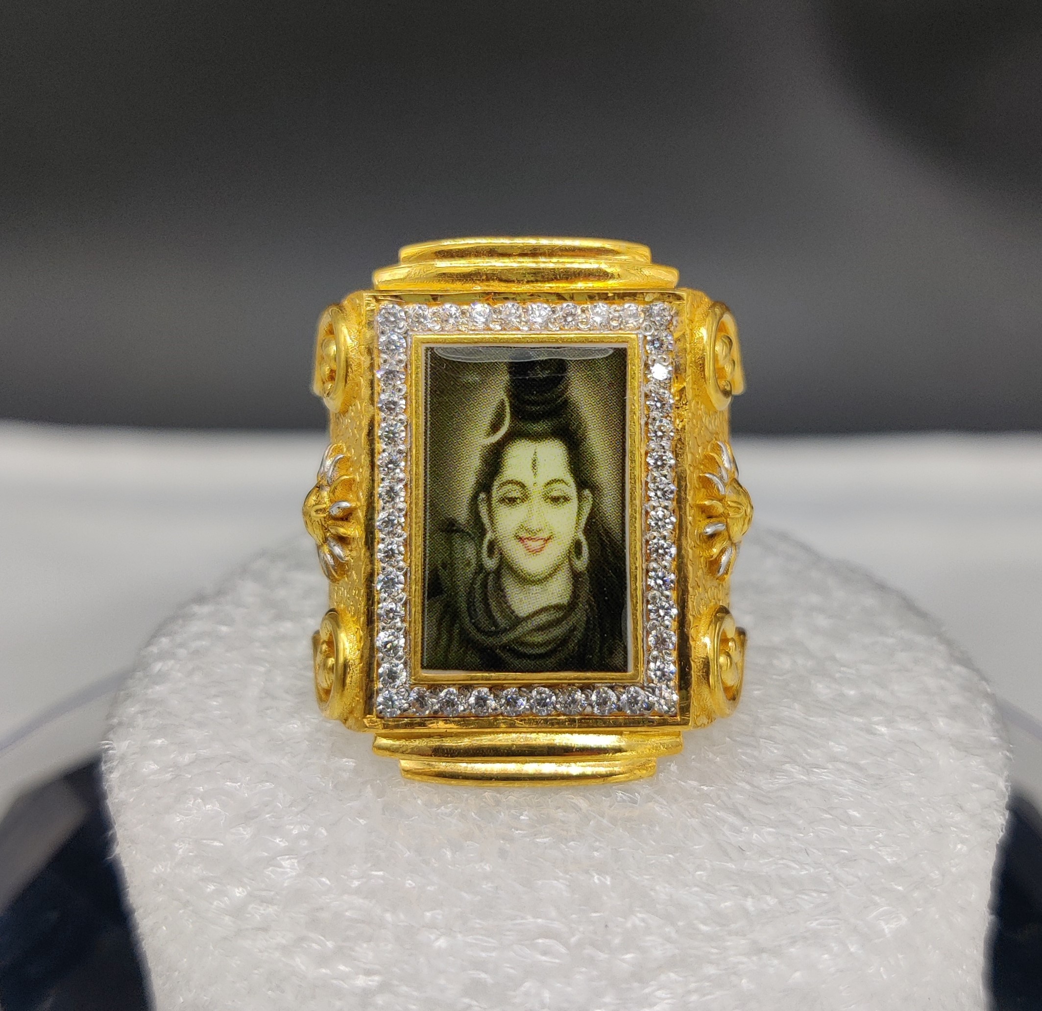 916 Gold Fancy Photo Ring